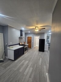 Building Photo - 100 Peever St