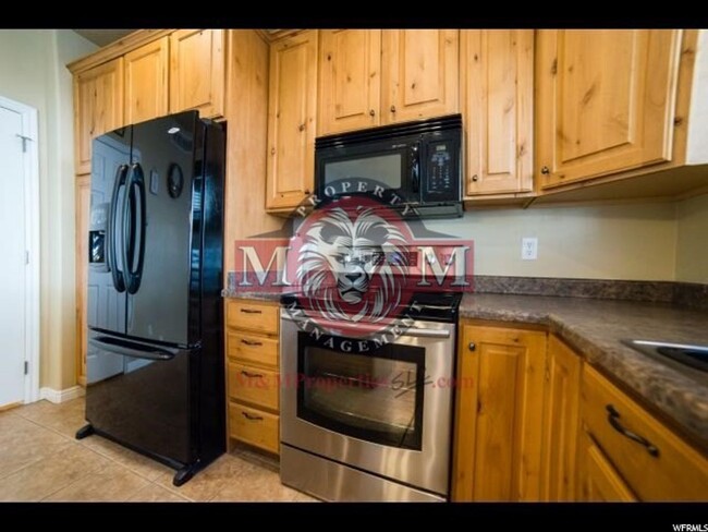 Building Photo - 3 Bd 2.5 Bath Condo 2 Car Garage