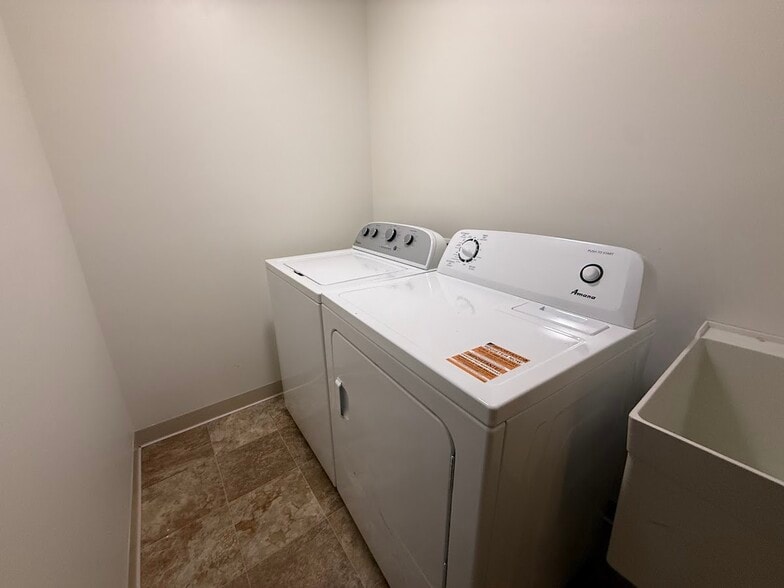 Building Photo - 299 Park St