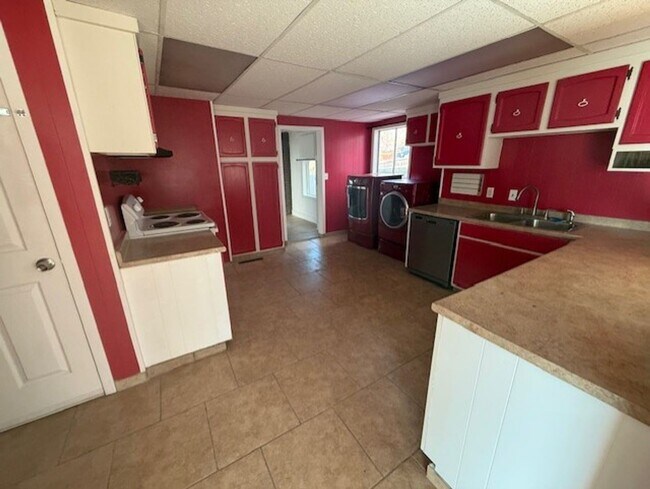 Building Photo - Hansen-PM-025-0262