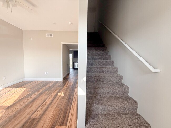 Building Photo - 5200 Oak Pt Ct