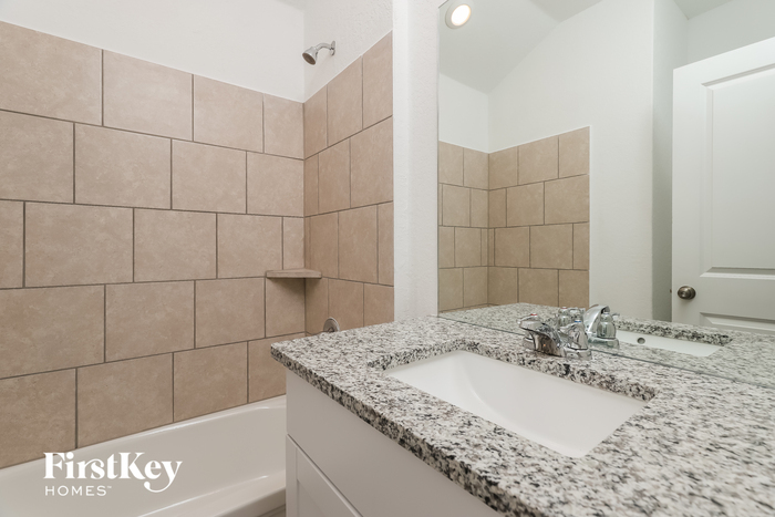 Building Photo - 10710 Vinateros Dr