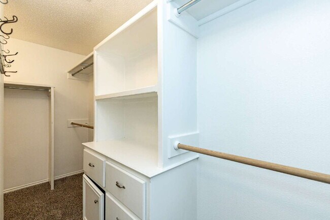 Building Photo - 3 bedroom 3 Bath House plus office