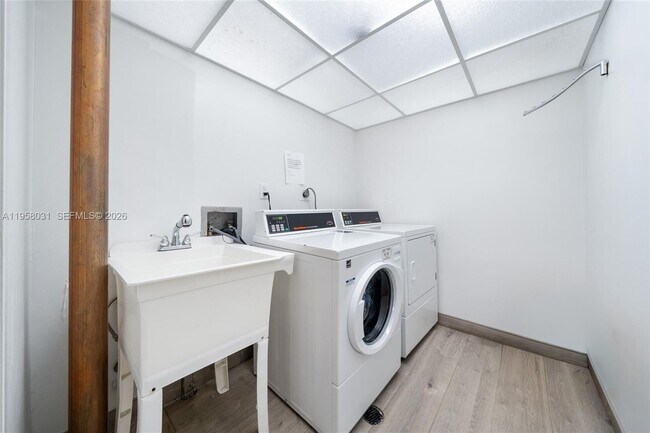 Building Photo - 2301 S Ocean Dr