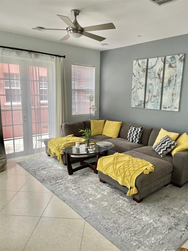 Building Photo - 3213 NE 5th St