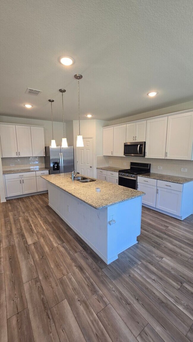 Building Photo - Move-In Special: $500 Off on 2nd Month’s R...