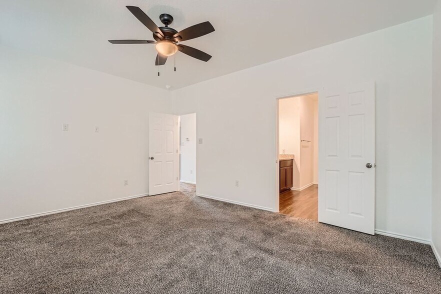 Building Photo - 15111 Pandion Dr