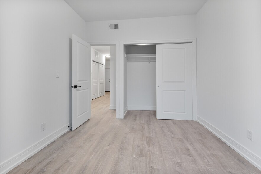 Building Photo - 1904 N Whipple St