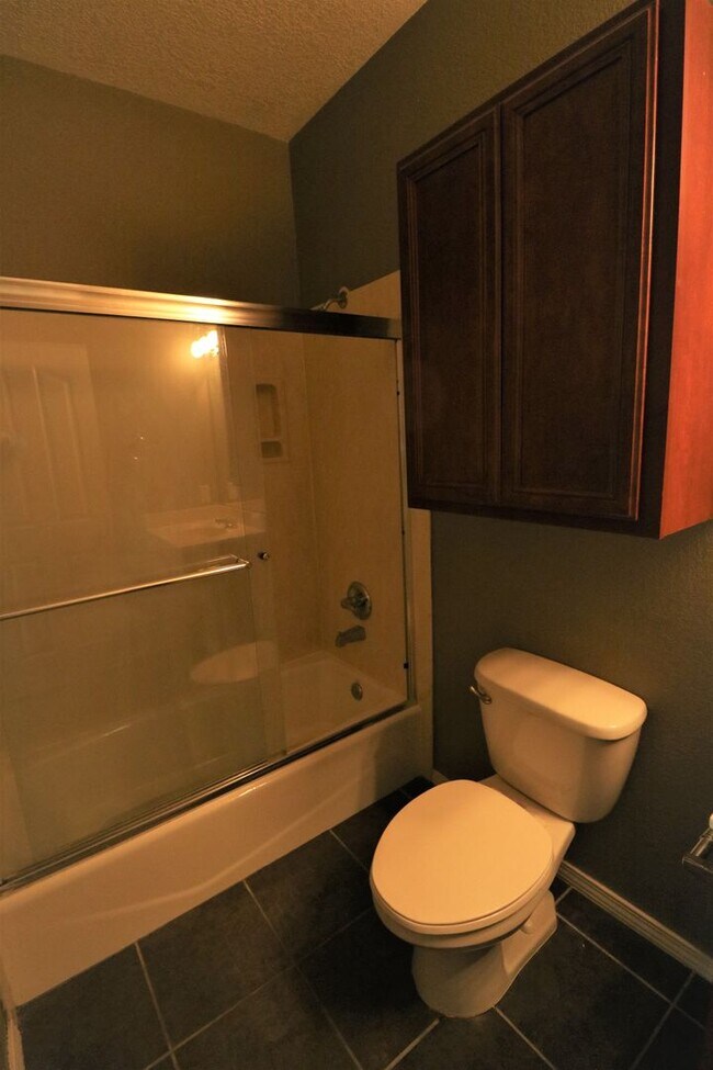 Building Photo - 601 Menaul Blvd NE