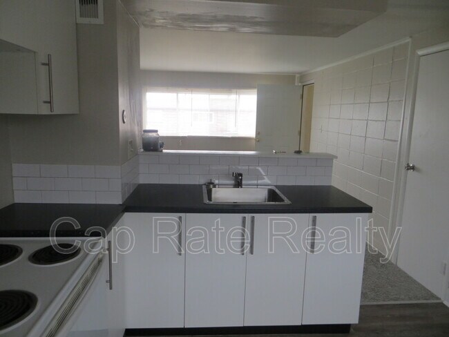 Building Photo - 3622 Cushing Dr