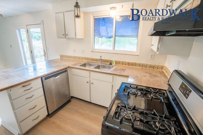 Building Photo - Updated 4 Bedroom Home in Beautiful Eden!