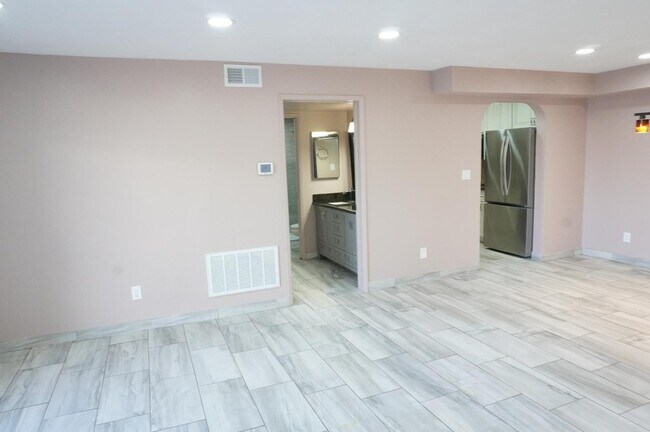 Building Photo - 10444 N 69th St