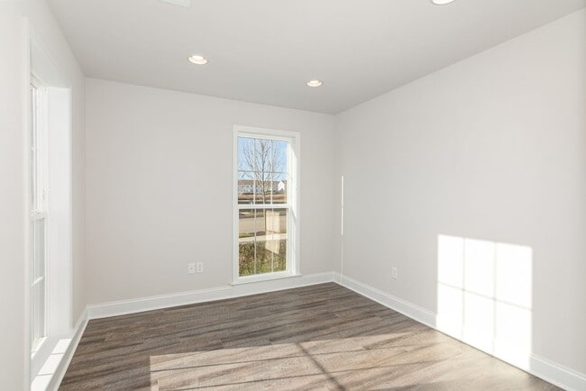 Building Photo - 3246 Parade St