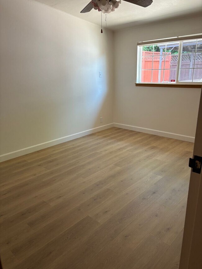 Building Photo - Beautiful 4 bedroom 2 bath home in Newark