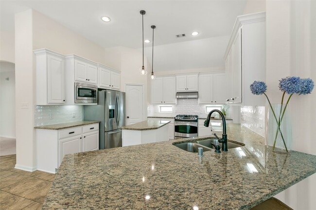 Building Photo - 35 E Wolf Cabin Cir