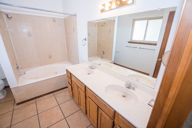 Building Photo - Contemporary home with 3 bedrooms, 2 bath, 2 car garage, A/C, Fenced Yard