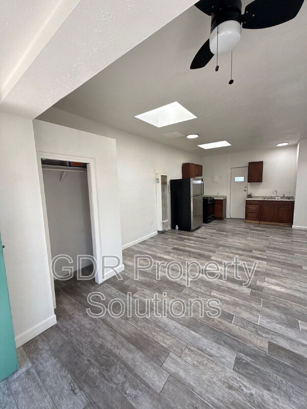 Building Photo - 3209 Burton Ave SE