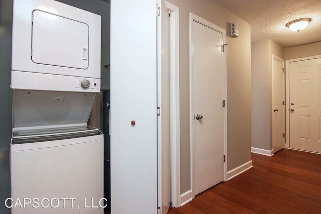 Building Photo - 2821 SE 50th Ave