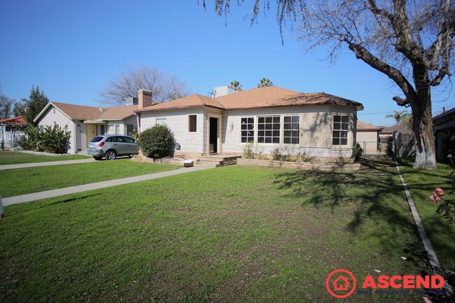 Primary Photo - Cute Home Close to Downtown Bakersfield!