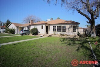 Building Photo - Cute Home Close to Downtown Bakersfield!