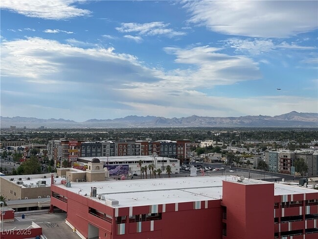 Building Photo - 150 S Las Vegas Blvd