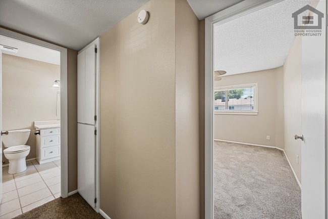 Building Photo - 2Bed/1.5Bath Townhome at 15th Ave/Camelback! Ready for Immediate Move-In!