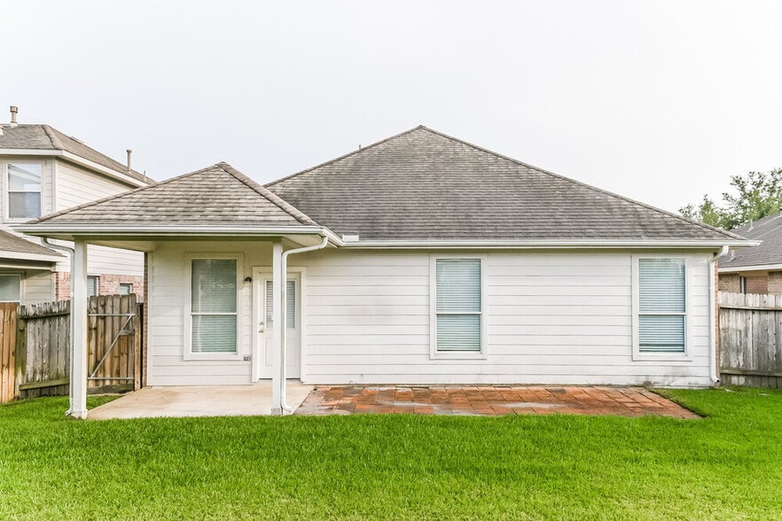 Building Photo - 15538 Anton Dr