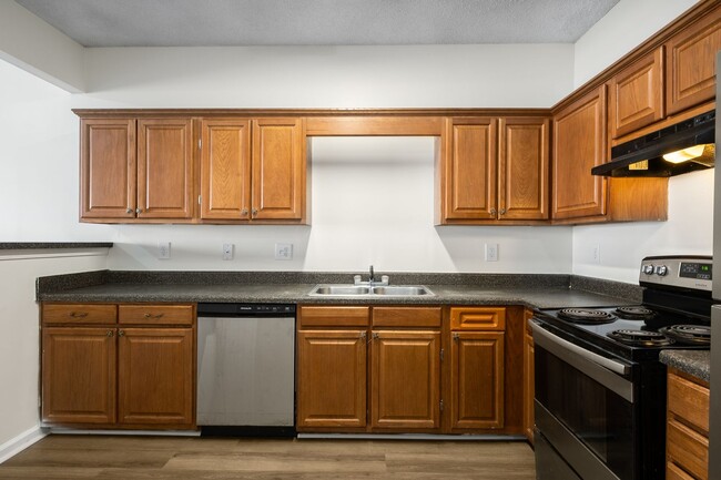 Building Photo - Beautiful Upgraded Townhome!