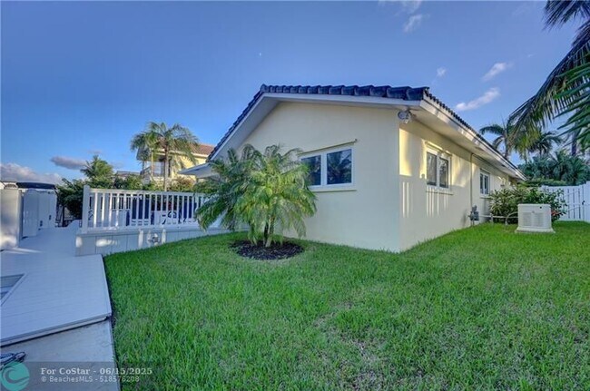 Building Photo - 681 Marine Dr