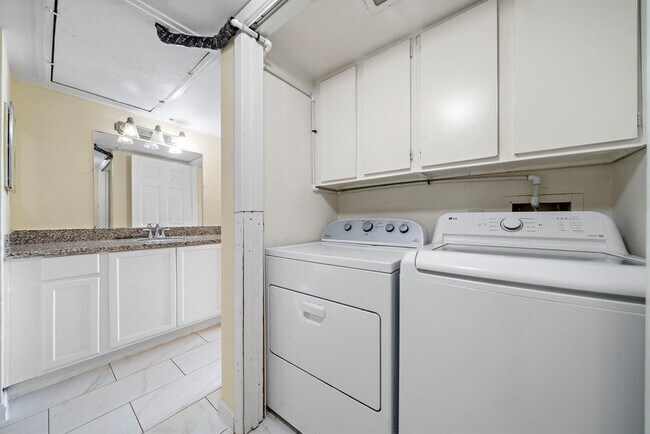 Building Photo - 8429 Hearth Dr