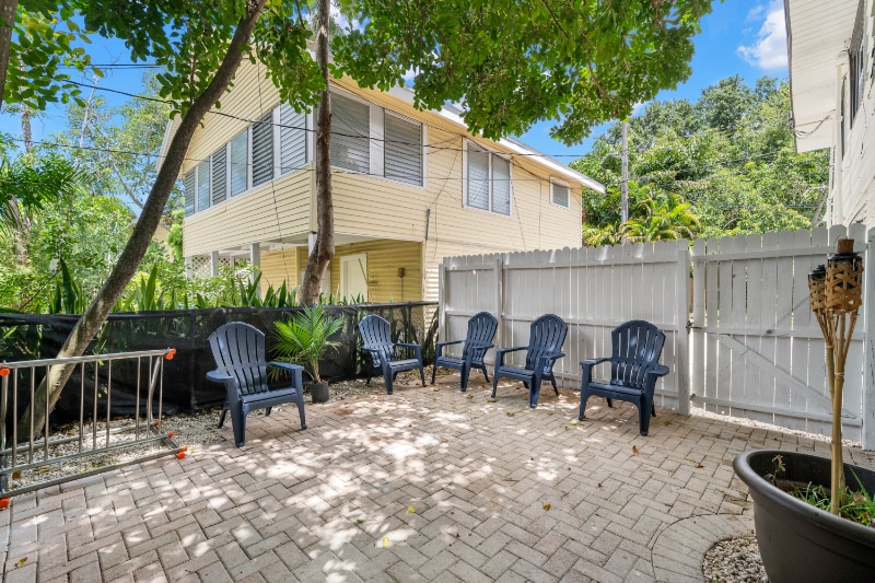 Building Photo - 919 16th Ave N