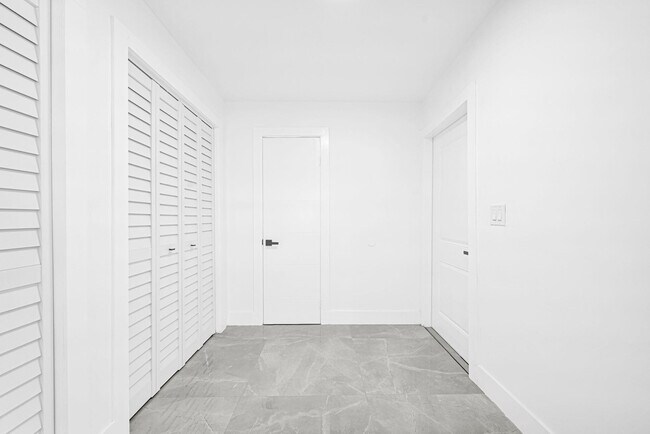 Building Photo - 4040 SW 108th Ave