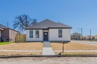 Building Photo - 2900 Avenue C