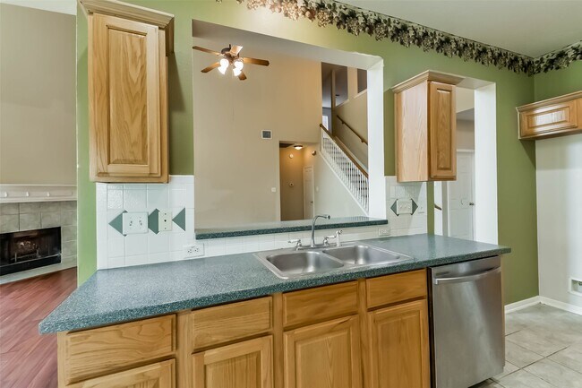 Building Photo - 8511 Cross Country Dr