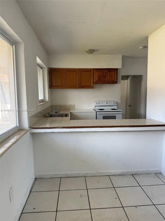 Building Photo - 730 NE 122nd St