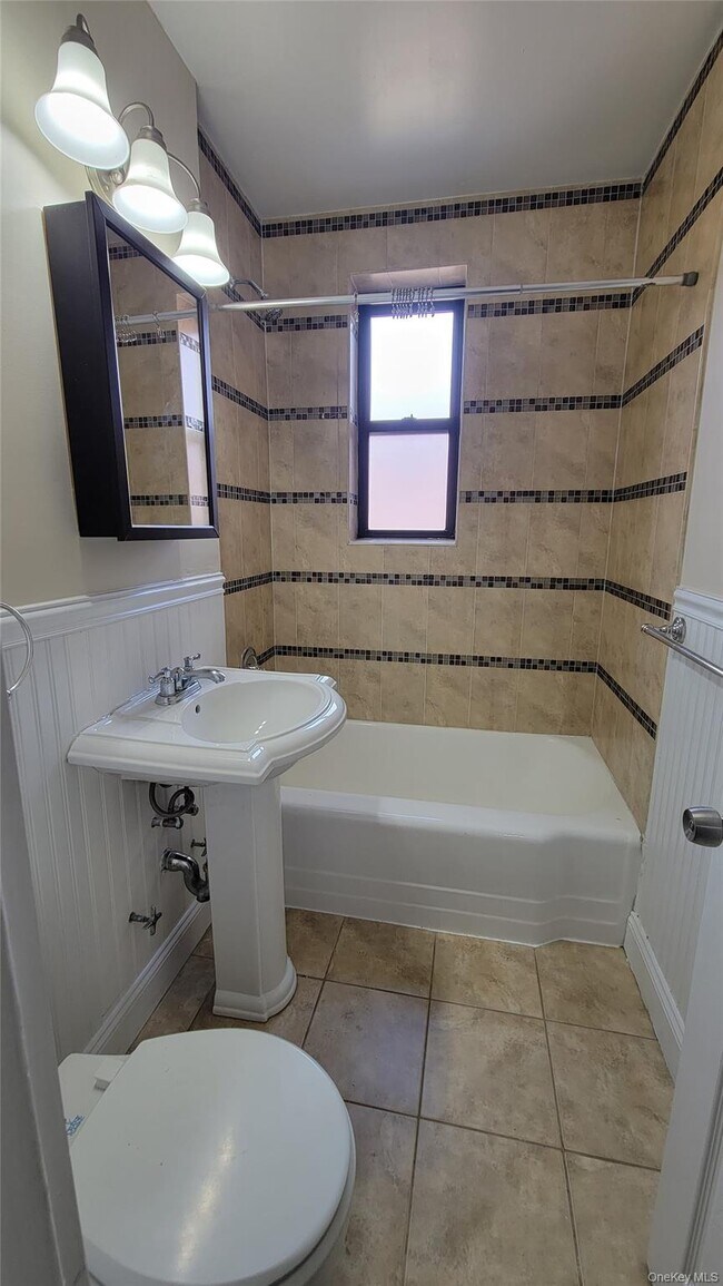 Building Photo - 141-60 84th Rd