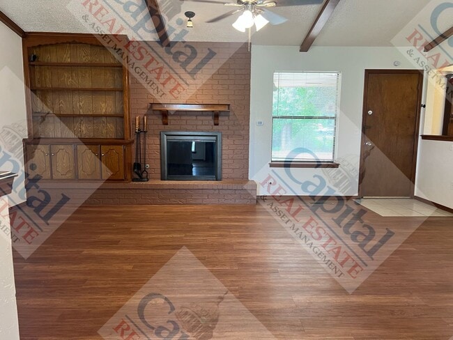 Building Photo - Charming Home