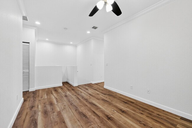 Building Photo - 10384 Wellington Parc Dr