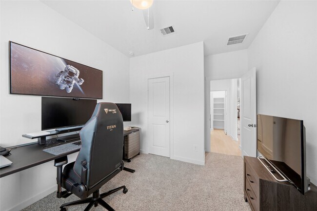 Building Photo - 1542 Merulana Lane