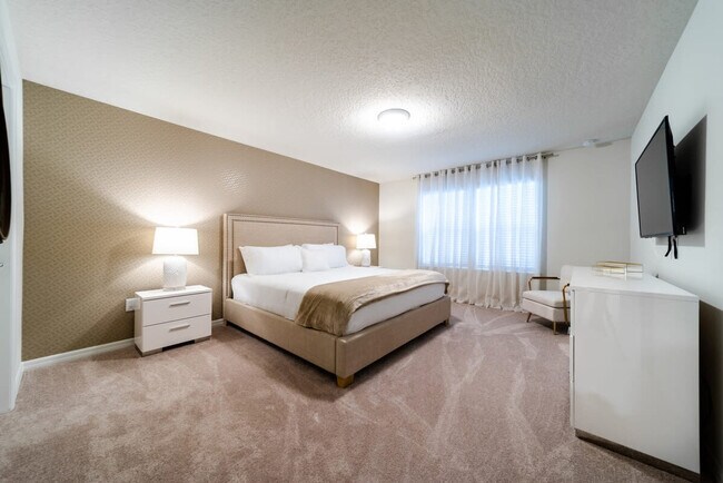 Building Photo - 2422 Dubai St