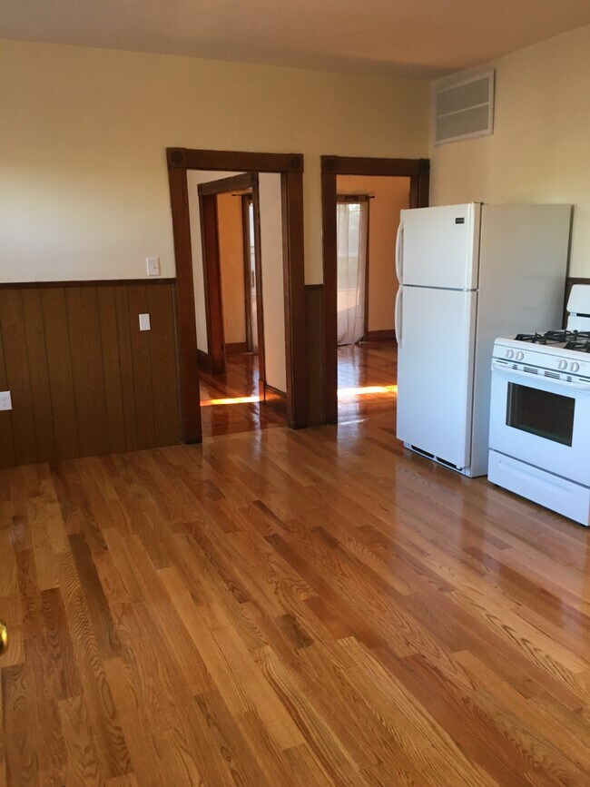 Building Photo - 58 Alma St