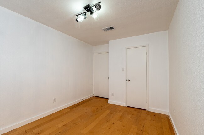 Building Photo - 8486 Ariel St