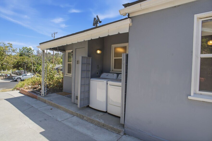 Building Photo - 4867 Wiota St