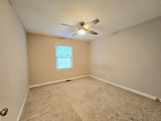 Building Photo - 3 Valleybrook Ct