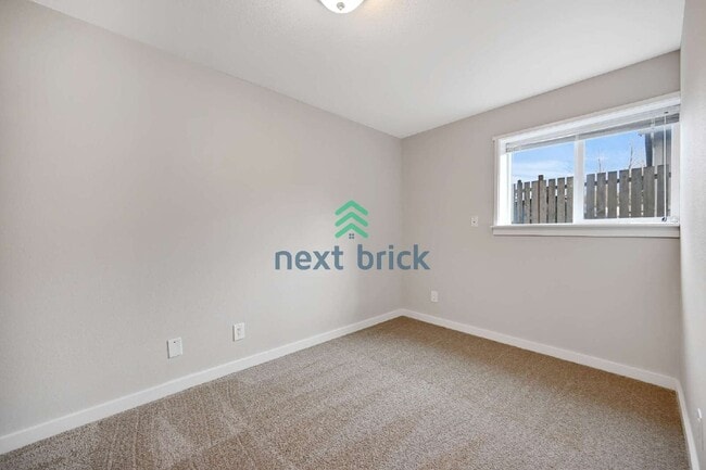 Building Photo - Beautiful remolded Single-family house