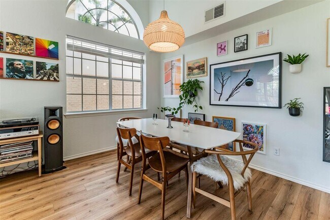 Building Photo - 8112 Siringo Pass