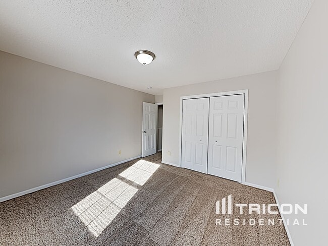 Building Photo - 10333 Liverpool Way