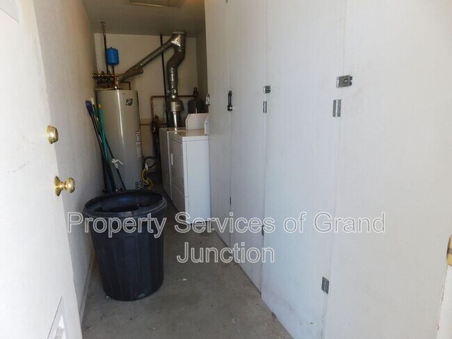 Building Photo - 3292 Lombardy Ln