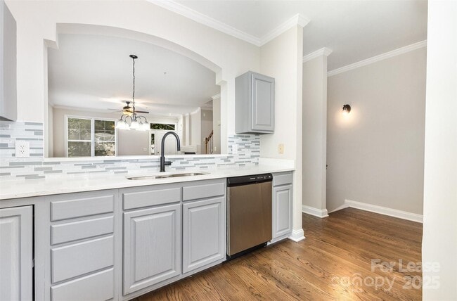 Building Photo - 817 W 4th St