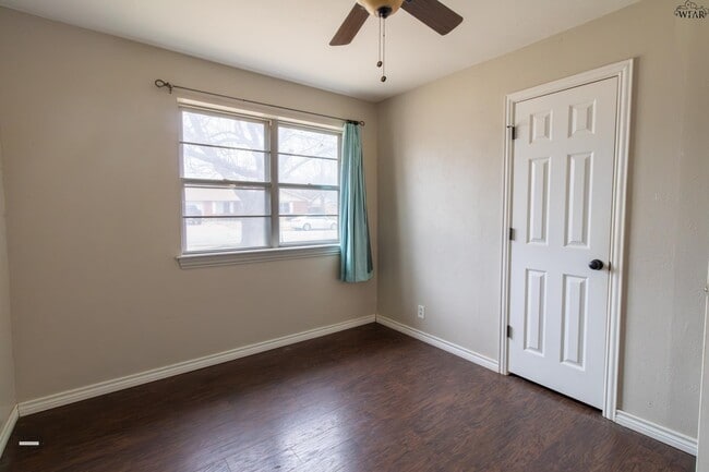 Building Photo - 4646 Sierra Madre Dr